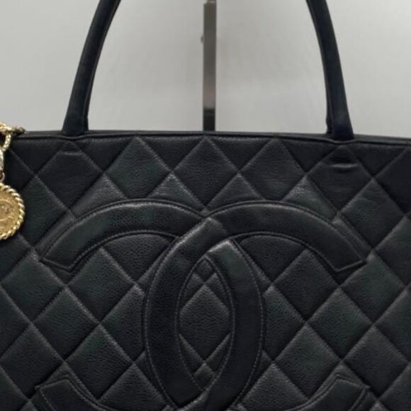 Authentic CHANEL CC Caviar Leather Medallion Tote Shoulder Bag Quilted Black - Picture 16 of 16
